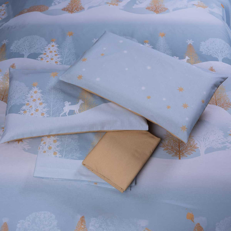completo letto bosco incantato paesaggio invernale stilizzato bianco azzurro oro con alberi renne cotone made in italy calda flanella di cotone dettaglio matrimoniale