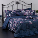 Trapunta invernale in cotone Premium Happidea fondo blu e piccoli pois che creano fiori 