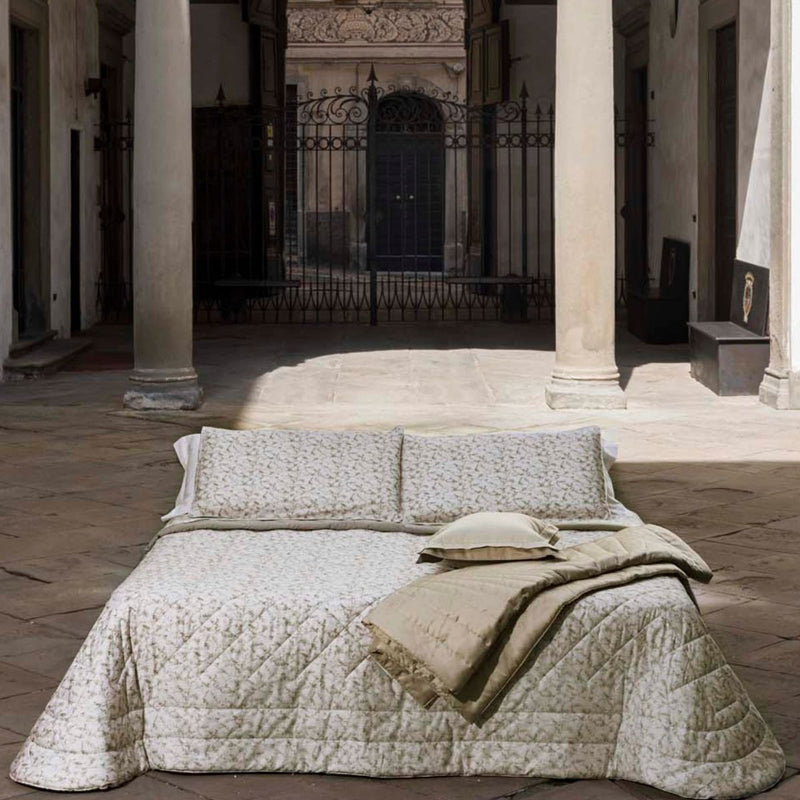 quilt Grisaille in raso di cotone Cassera casa con stampa di piccole foglie 