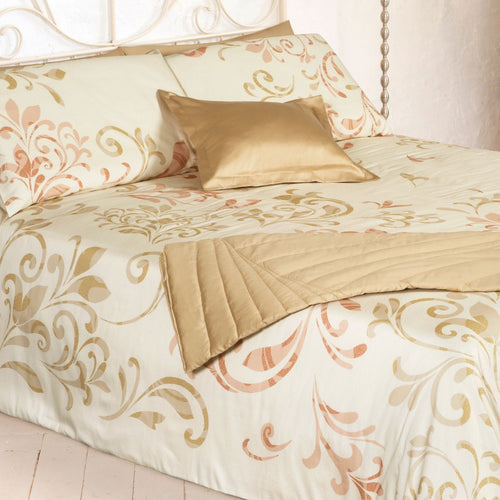 Elegante completo letto copriletto con stampa ornamentale in toni naturali su raso di cotone 
