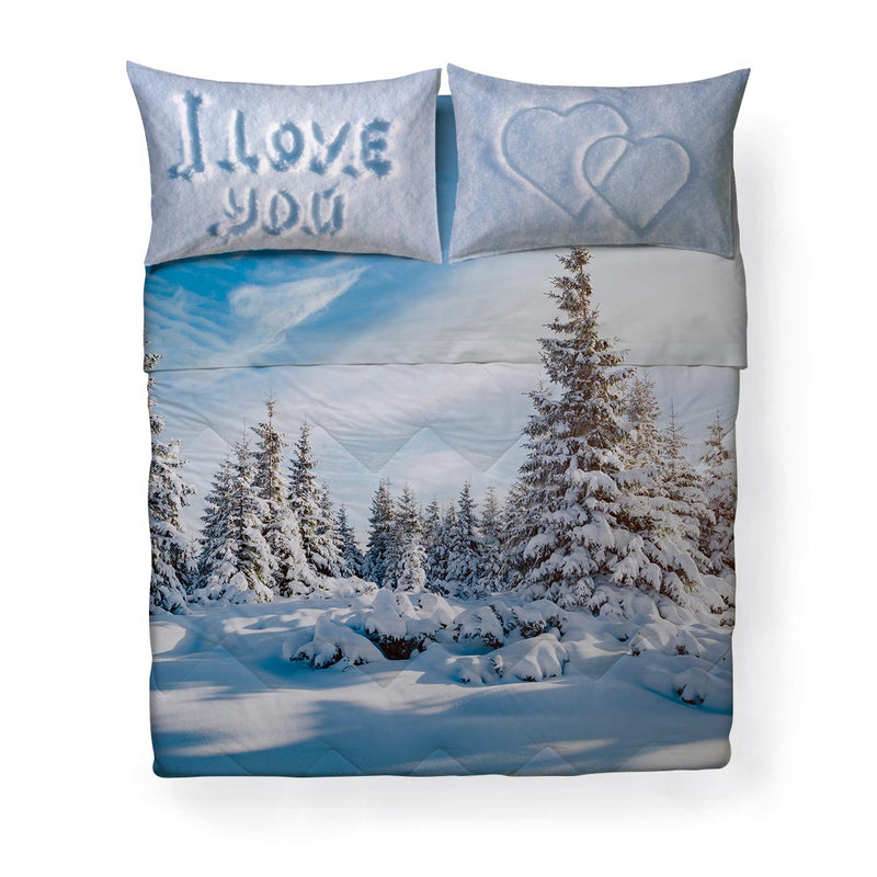 Trapunta Snowy Dream Happidea di un romantico paesaggio innevato con stampa fotografica ad alta definizione su 100% cotone.
