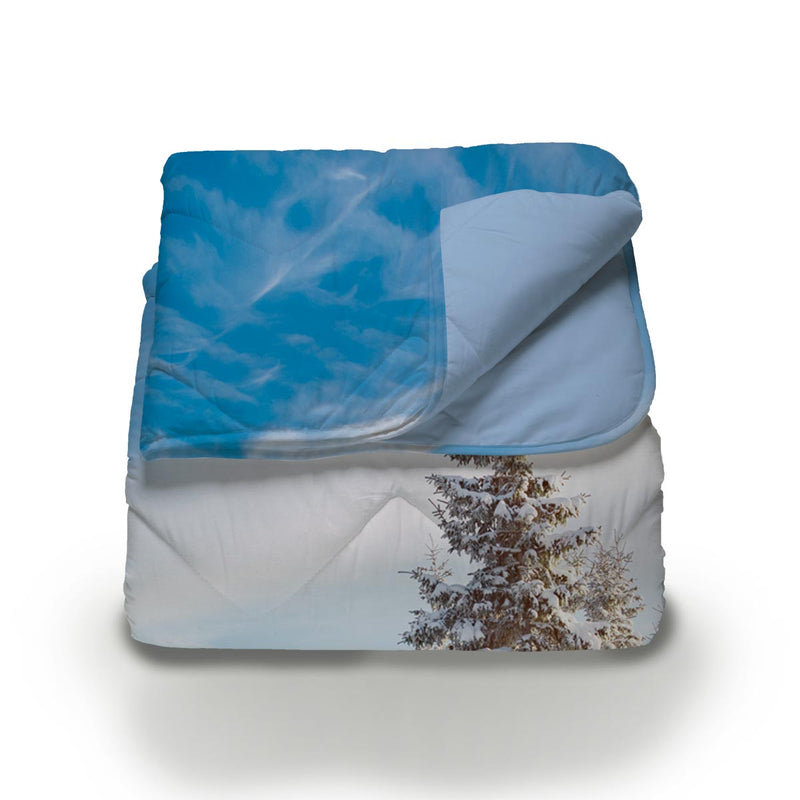 Trapunta Snowy Dream Happidea di un romantico paesaggio innevato con stampa ad alta definizione su 100% cotone.