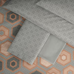 Elegante completo letto in percalle con delicata stampa geometrica grigio collezione metropolitana Paola Marella